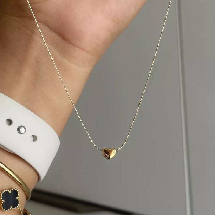 minimal gold heart pendant necklace