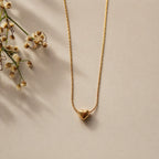 minimal gold heart pendant necklace