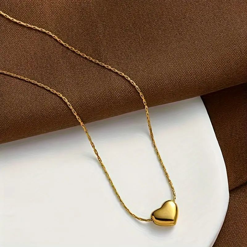 minimal gold heart pendant necklace