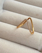 V Luxe Curve Ring