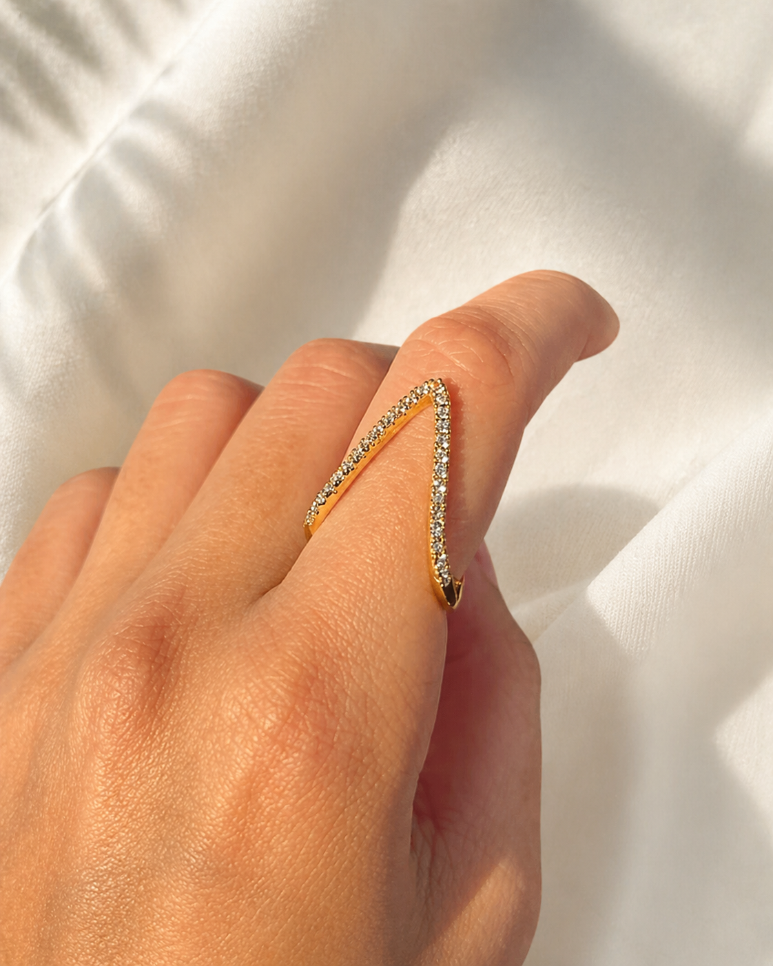 V Luxe Curve Ring
