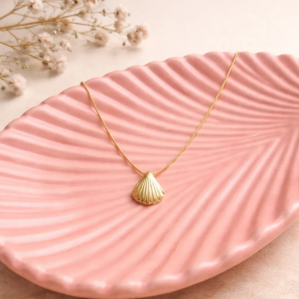 Golden seashell necklace - MYSTY