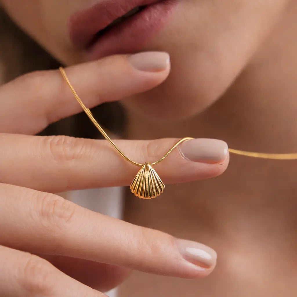 Golden seashell necklace - MYSTY