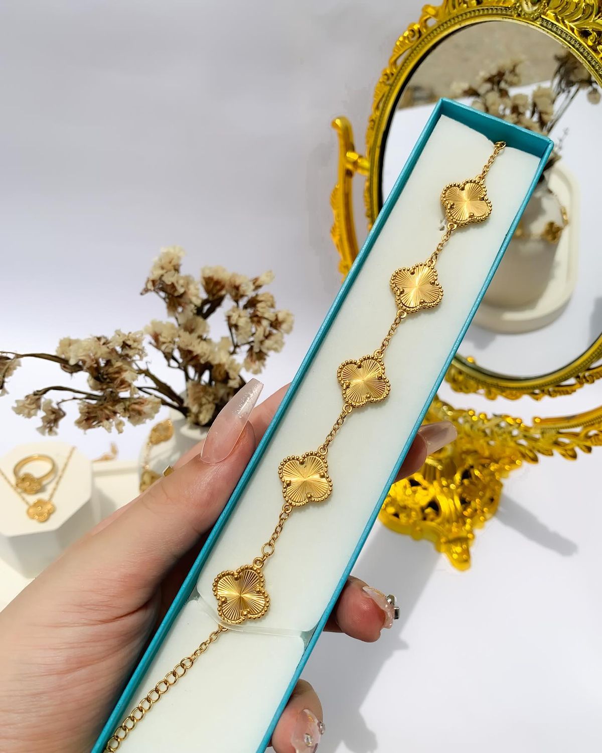 18k gold plated leaf Clover Bracelet